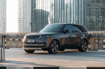 Gris Foncé Range Rover Vogue HSE en location à Abu-Dhabi 0