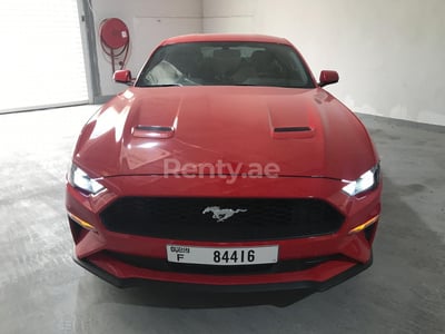 Rot Ford Mustang zur Miete in Dubai 0