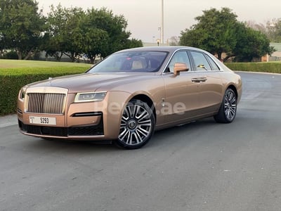 Braun Rolls Royce Ghost zur Miete in Abu-Dhabi 0