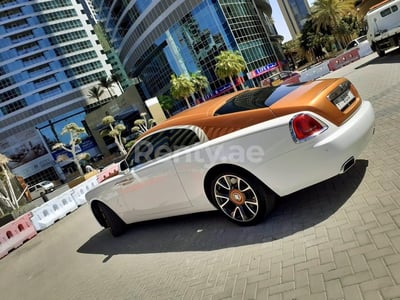 Oro Rolls Royce Wraith en alquiler en Dubai 1