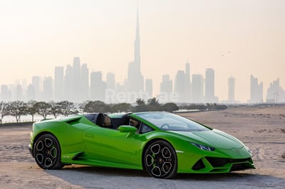 verde Lamborghini Evo Spyder in affitto a Dubai 1