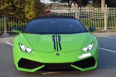 Verte Lamborghini Huracan Spider en location à Abu-Dhabi 1