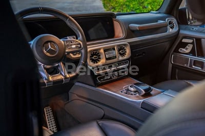 Grün Mercedes G class zur Miete in Dubai 1