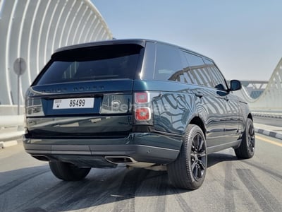 Green Range Rover Vogue L for rent in Abu-Dhabi 0