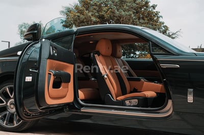 Verde Rolls Royce Wraith en alquiler en Sharjah 1