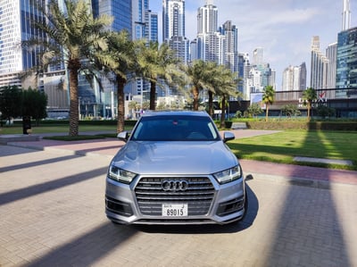 Grey Audi Q7 for rent in Abu-Dhabi 0