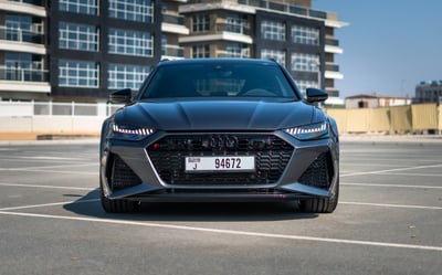 اللون الرمادي Audi RS6 للإيجار في أبو ظبي 0