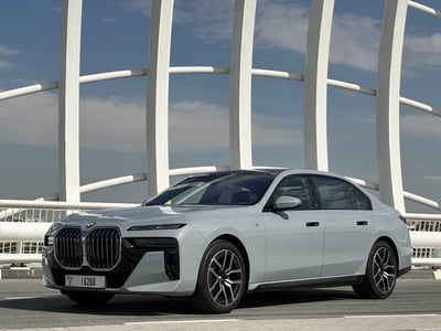 在迪拜租赁灰色 BMW 7 Series 0