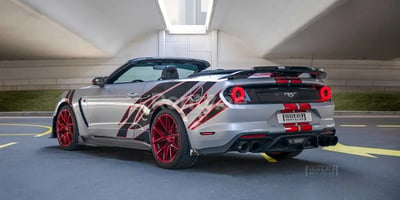 Grau Ford Mustang zur Miete in Dubai 1