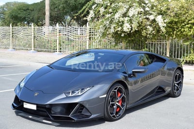 Grigio Lamborghini Evo in affitto a Abu-Dhabi 0