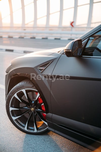 Black Lamborghini Urus for rent in Abu-Dhabi 0