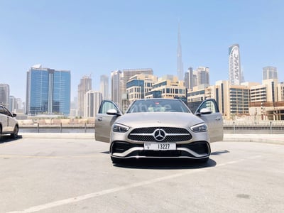 Grigio Mercedes C 200 new Shape in affitto a Abu-Dhabi 1