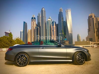 Gris Oscuro Mercedes C200 Cabrio en alquiler en Dubai 0