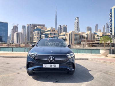 Grise Mercedes EQA FULL ELECTRIC en location à Sharjah 0