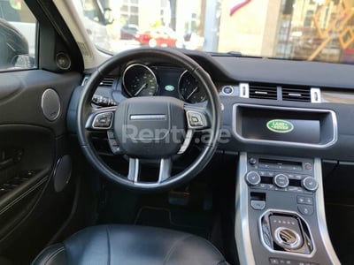 اللون الرمادي Range Rover Evoque للإيجار في أبو ظبي 0