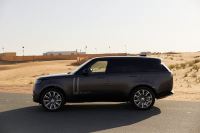 Gris Range Rover Vogue HSE en alquiler en Abu-Dhabi 1