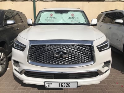 Weiß Infiniti QX80 zur Miete in Abu-Dhabi 0