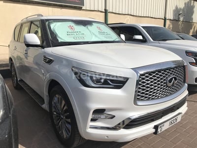 أبيض Infiniti QX80 للإيجار في أبو ظبي 1