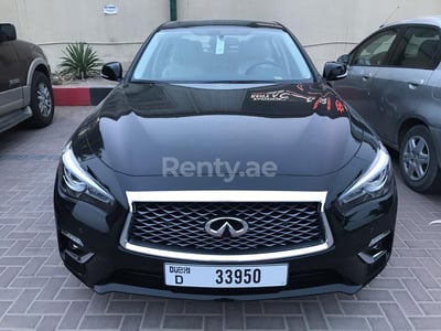 Negro Infiniti Q50 en alquiler en Abu-Dhabi 1