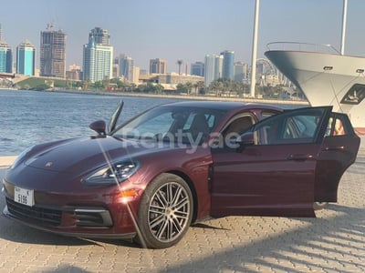 Kastanienbraun Porsche Panamera zur Miete in Dubai 1