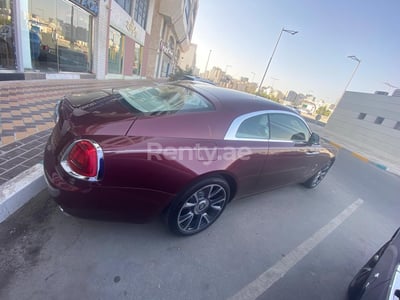 كستنائي Rolls Royce Wraith للإيجار في الشارقة 1