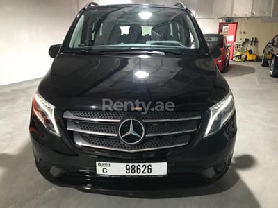 Черный Mercedes VITO в аренду в Абу-Даби 0