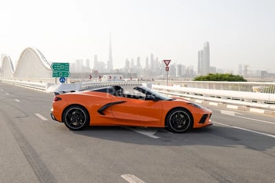 Orange Chevrolet Corvette zur Miete in Sharjah 0