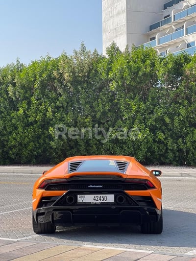 Orange Lamborghini Evo zur Miete in Dubai 1