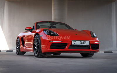 Orange Porsche Boxster 718 en location à Dubai 1