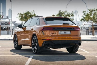 naranja RSQ8 en alquiler en Dubai 1