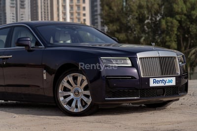 نفسجي Rolls Royce Ghost للإيجار في دبي 1