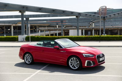 أحمر Audi A5 Cabrio للإيجار في دبي 0