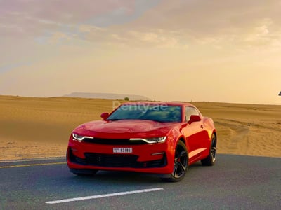 Rot Chevrolet Camaro zur Miete in Abu-Dhabi 0