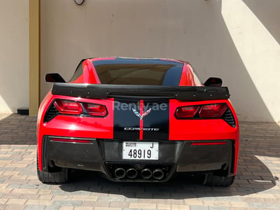 Rouge Chevrolet Corvette Stingray en location à Dubai 0