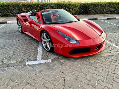 在迪拜租赁红色 Ferrari 488 Spyder 0