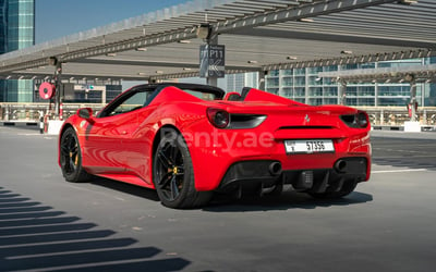 在迪拜租赁红色 Ferrari 488 Spyder 0