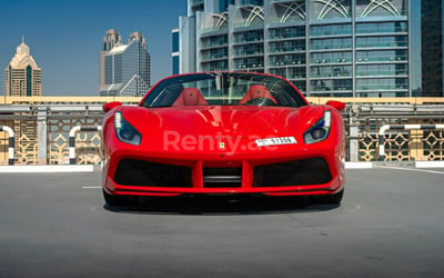 أحمر Ferrari 488 Spyder للإيجار في دبي 1