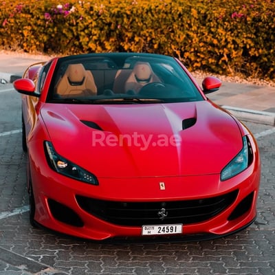 在迪拜租赁红色 Ferrari Portofino Rosso 0