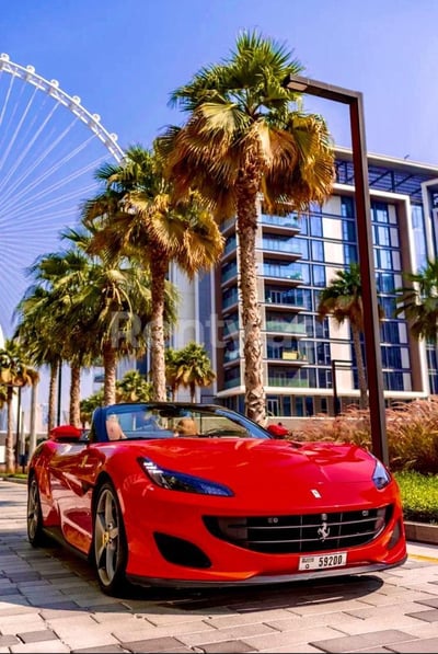 Rot Ferrari Portofino Rosso zur Miete in Abu-Dhabi 1