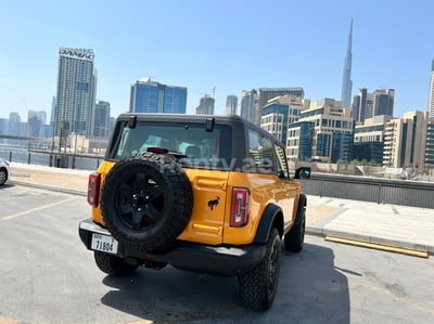 Gelb Ford Bronco Wildtrak 2021 zur Miete in Abu-Dhabi 0