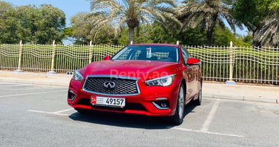 أحمر Infiniti Q Series للإيجار في أبو ظبي 1