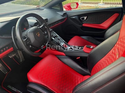 أحمر Lamborghini Huracan للإيجار في دبي 1