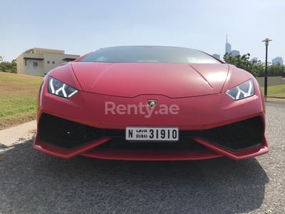 Rouge Lamborghini Huracan en location à Abu-Dhabi 0