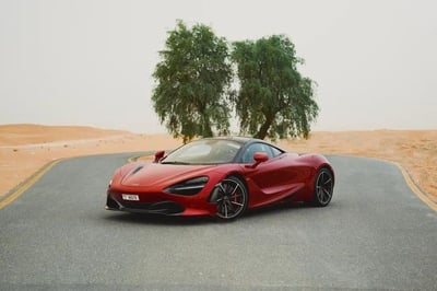 Rouge McLaren 720 S en location à Sharjah 1