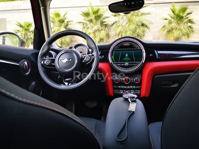 أحمر Mini Cooper للإيجار في أبو ظبي 1