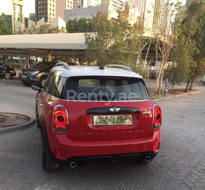 Rot Mini Cooper zur Miete in Abu-Dhabi 0