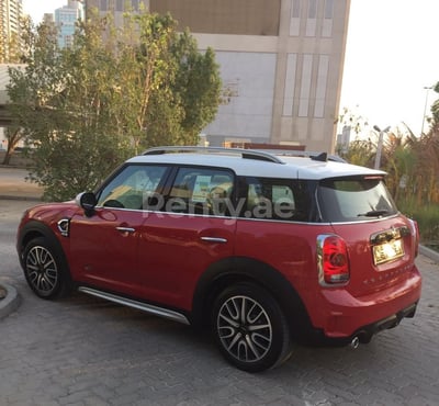 Rosso Mini Cooper in affitto a Abu-Dhabi 1