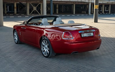 Rot Rolls Royce Dawn zur Miete in Abu-Dhabi 0