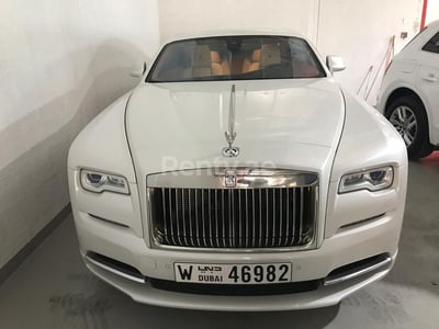 Blanco Rolls Royce Wraith en alquiler en Sharjah 0