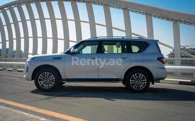 Gris plateado Nissan Patrol V6 en alquiler en Abu-Dhabi 1